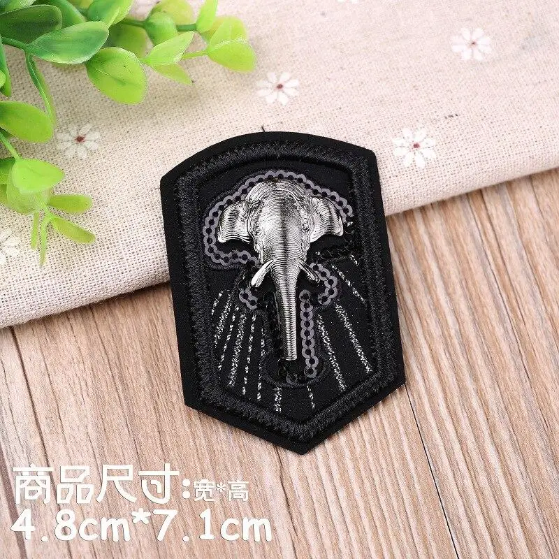 PATCH MILITAIRE AVEC MOTIF D'ALLIAGE - Image 18