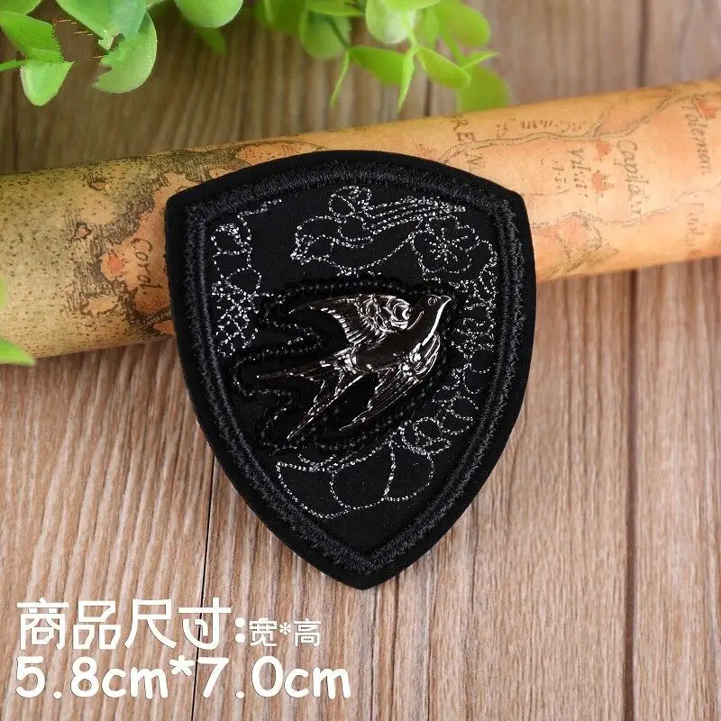 PATCH MILITAIRE AVEC MOTIF D'ALLIAGE - Image 20