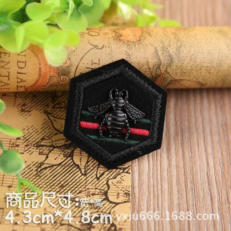 PATCH MILITAIRE AVEC MOTIF D'ALLIAGE - Image 4