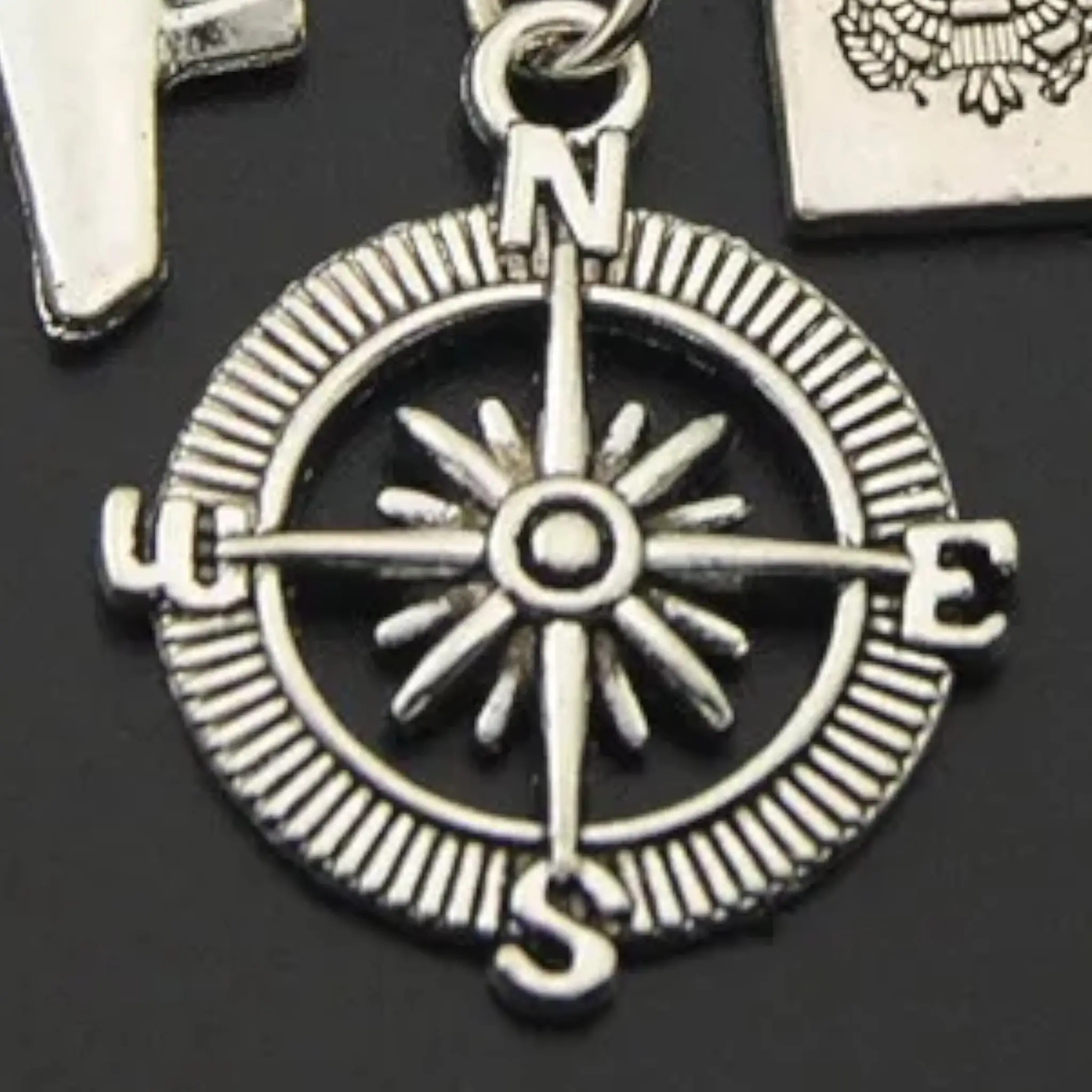 PORTE-CLÉS MILITAIRE AVEC DES CHARMES - Image 4